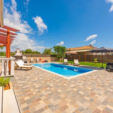 Bora Villa Sarakinádhon