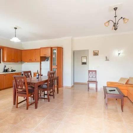 Bora Villa Sarakinádhon